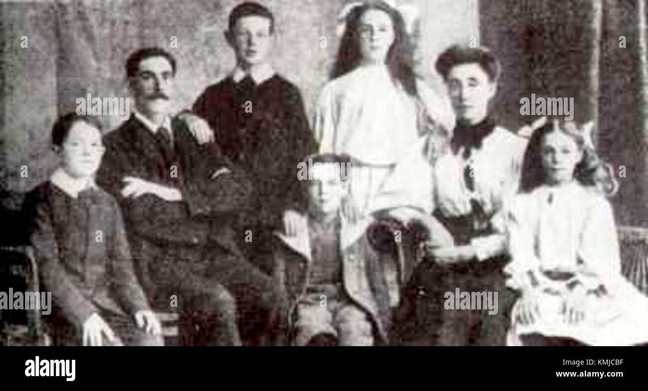 Questa immagine cattura la famiglia Goodwin, documentando le loro vite, possibilmente da un archivio storico o familiare, mostrando la loro storia personale e familiare. Foto Stock