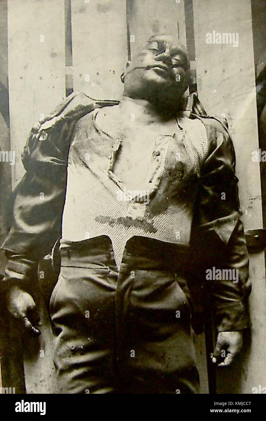 Grigory Kotovsky era un leader militare e rivoluzionario sovietico, noto per la sua leadership durante la guerra civile russa. Dopo la sua morte, Kotovsky divenne un simbolo dell'eroismo sovietico, la sua eredità onorata attraverso varie statue e commemorazioni nella storia sovietica. Foto Stock