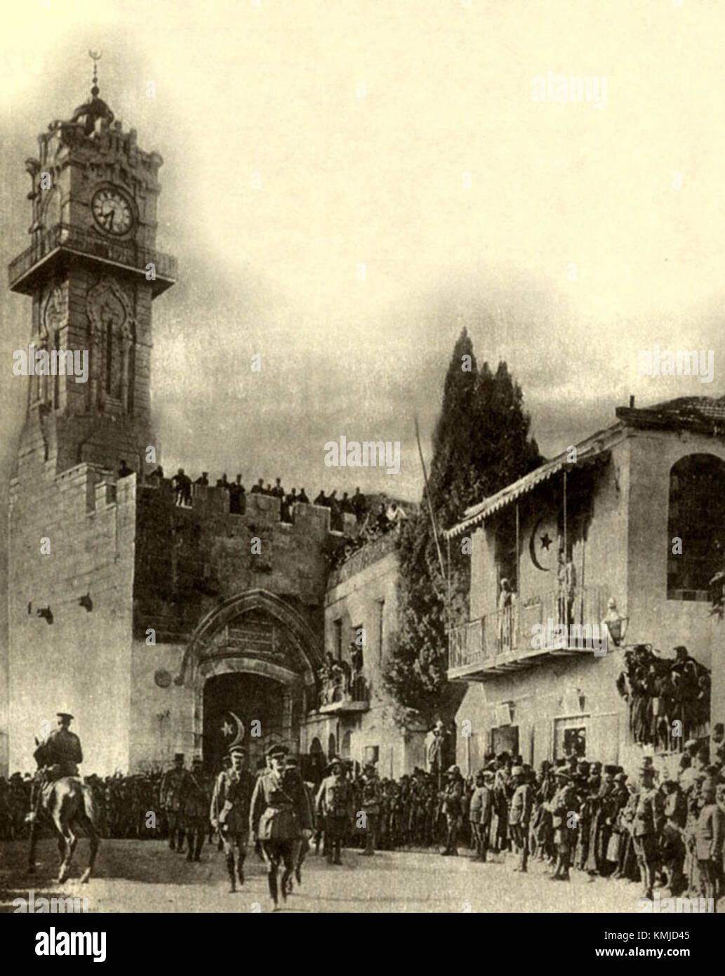 L'arrivo di Allenby a Gerusalemme nel 1917 segnò un evento significativo nella prima guerra mondiale. Il generale Edmund Allenby guidò le forze britanniche alla conquista della città, segnalando la fine del dominio ottomano e l'inizio del controllo britannico su Gerusalemme durante il mandato britannico. Foto Stock