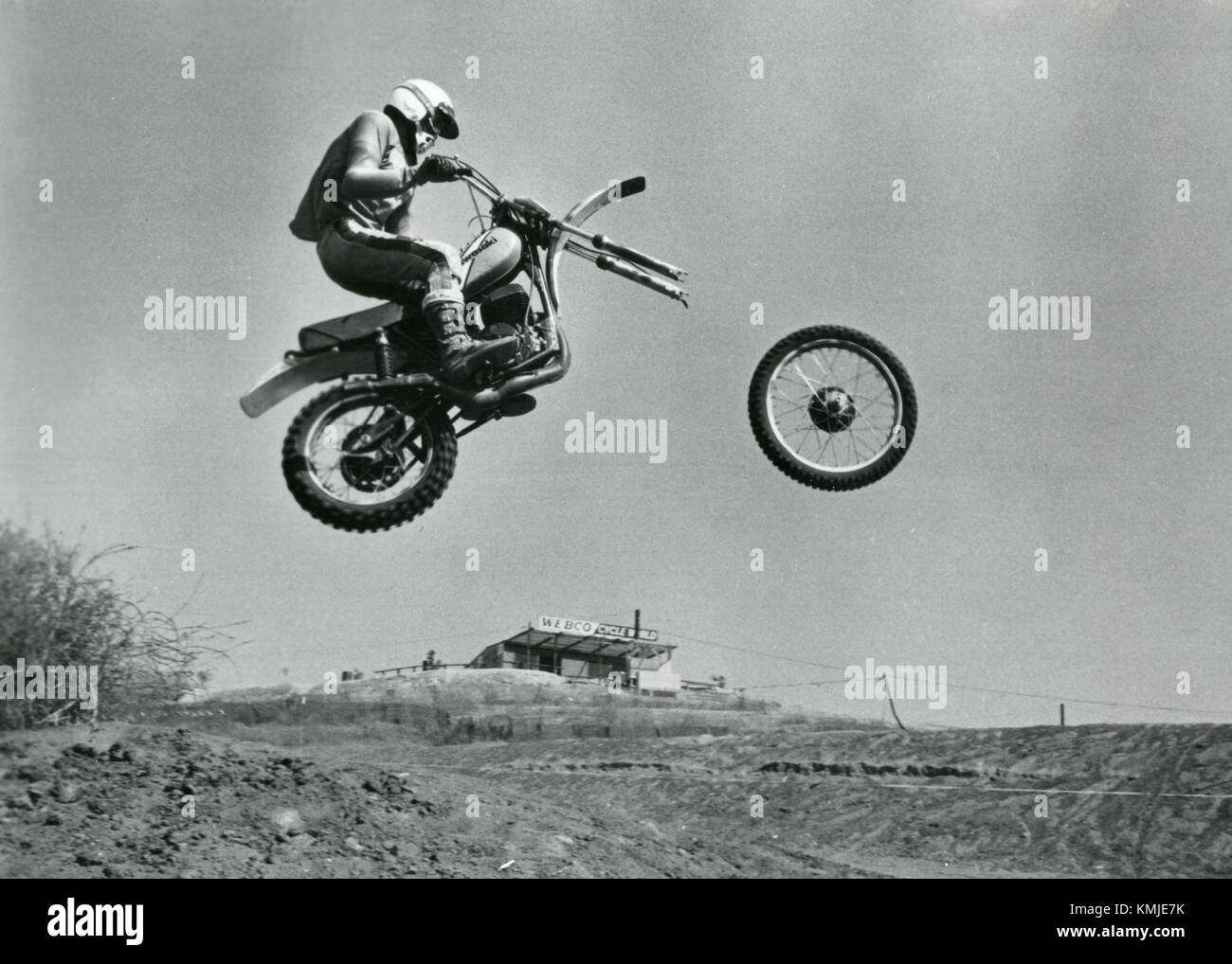 In scena con una moto dal film Dixie Dynamite, 1976 Foto Stock