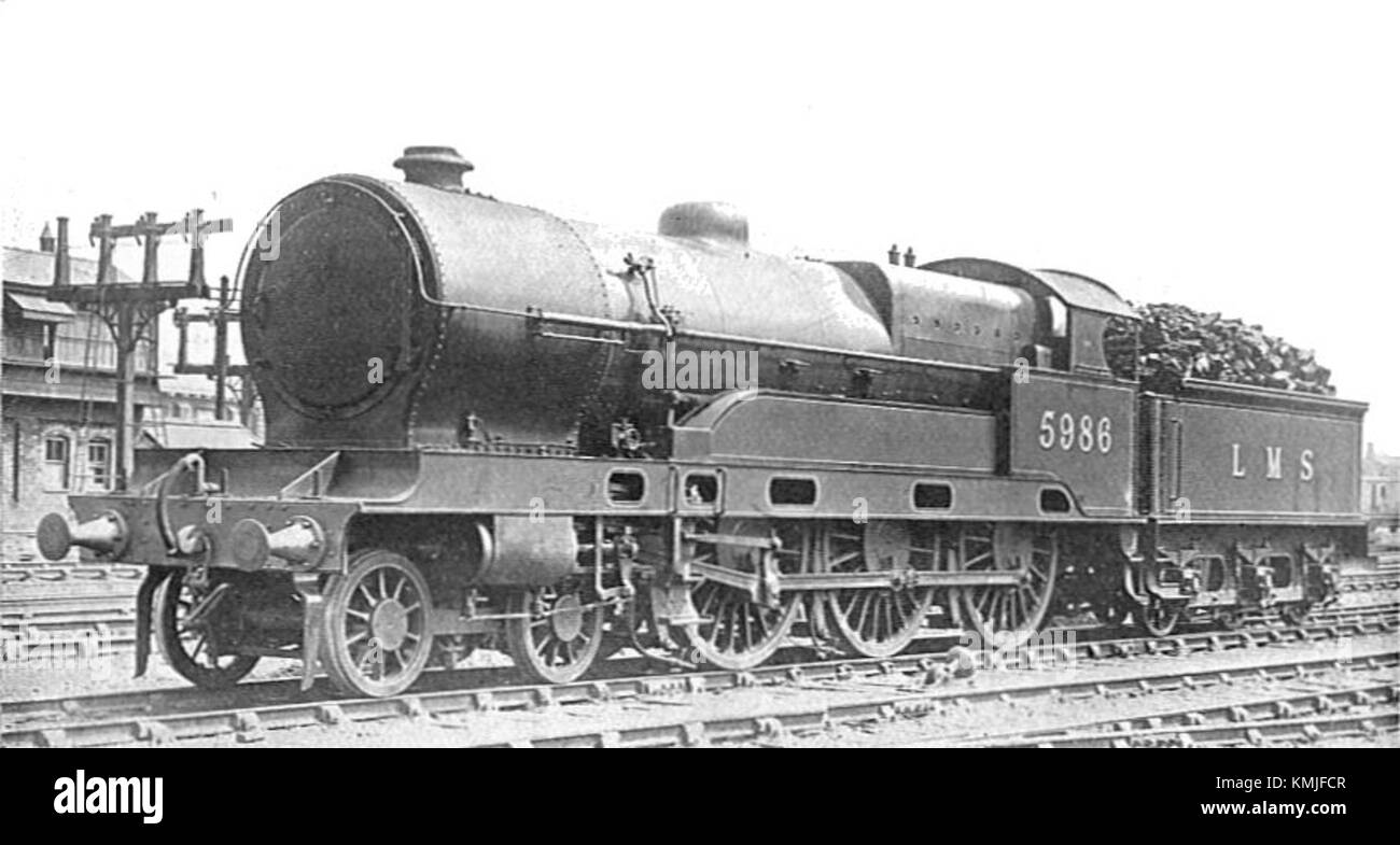 La LMS allargata Claughton Class 5986 era una locomotiva a vapore britannica, parte della London, Midland and Scottish Railway. È stato utilizzato per i servizi di trasporto espresso di passeggeri all'inizio del XX secolo. Foto Stock