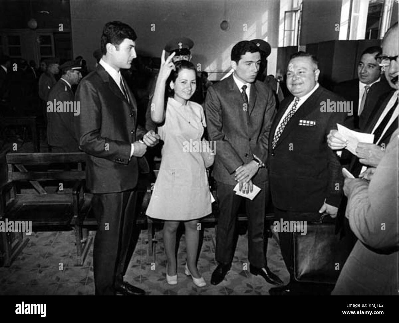 Leila Khaled, una figura di spicco nella politica palestinese, è fotografata a Damasco. Nota per il suo ruolo nella resistenza palestinese, Khaled è diventata riconosciuta a livello internazionale per il suo coinvolgimento in azioni politiche di alto profilo durante gli anni '1970 Foto Stock