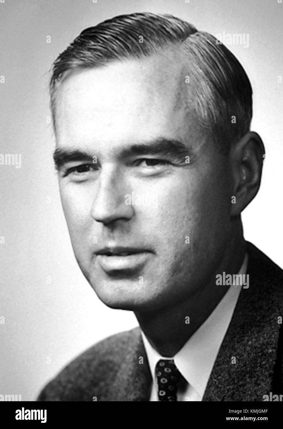 Un ritratto di Willis Lamb, un noto fisico noto per il suo lavoro in fisica atomica e per la sua ricerca vincitrice del Premio Nobel nel 1955 per la scoperta dello spostamento di Lamb nelle linee spettrali dell'idrogeno. Foto Stock