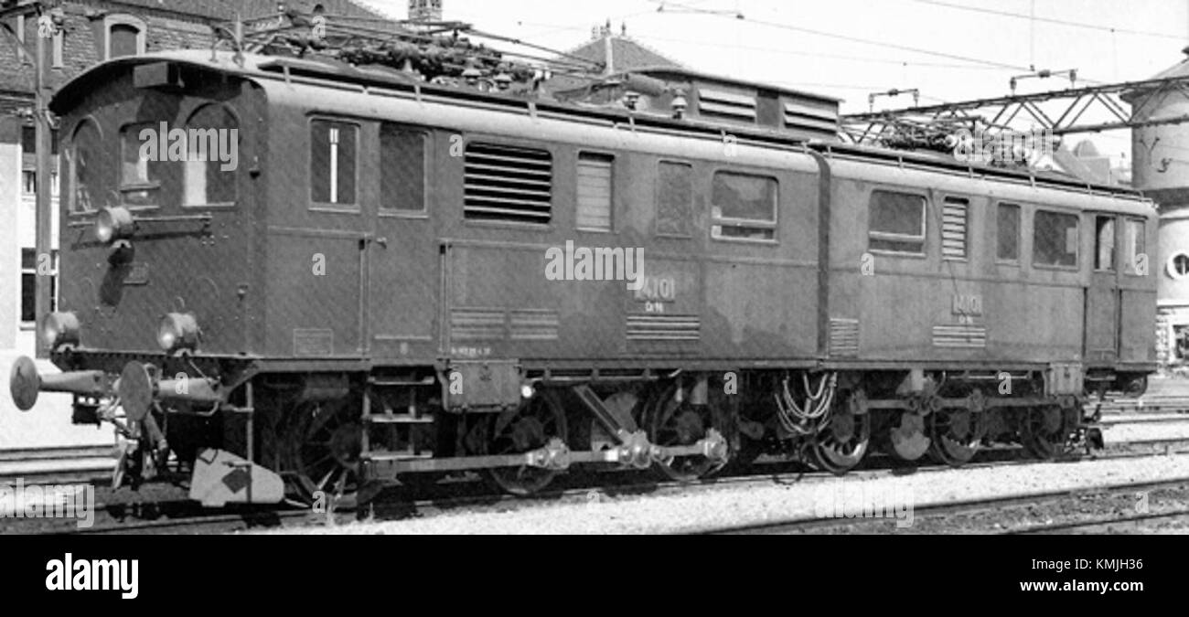 La FFS CE 6-6 12200 è una potente locomotiva della ferrovia svizzera FFS. Conosciuta per le sue prestazioni e l'ingegneria, rimane una parte iconica della storia del trasporto ferroviario svizzero. Foto Stock