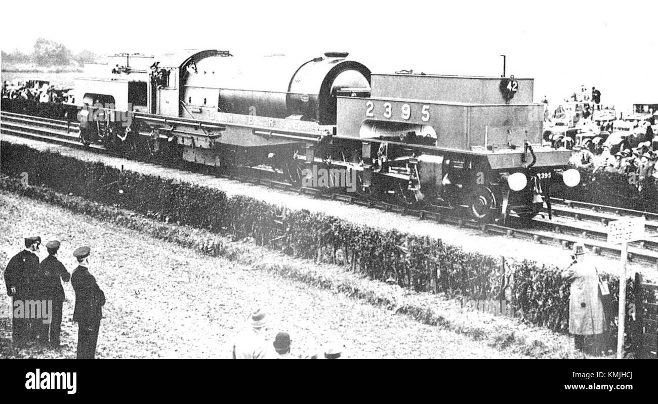 La LNER Classe U1 2395 è una locomotiva a vapore che faceva parte della flotta della London and North Eastern Railway. Apparve nella cavalcata delle locomotive del 1925, mostrando la storia e l'evoluzione del trasporto ferroviario britannico. Foto Stock