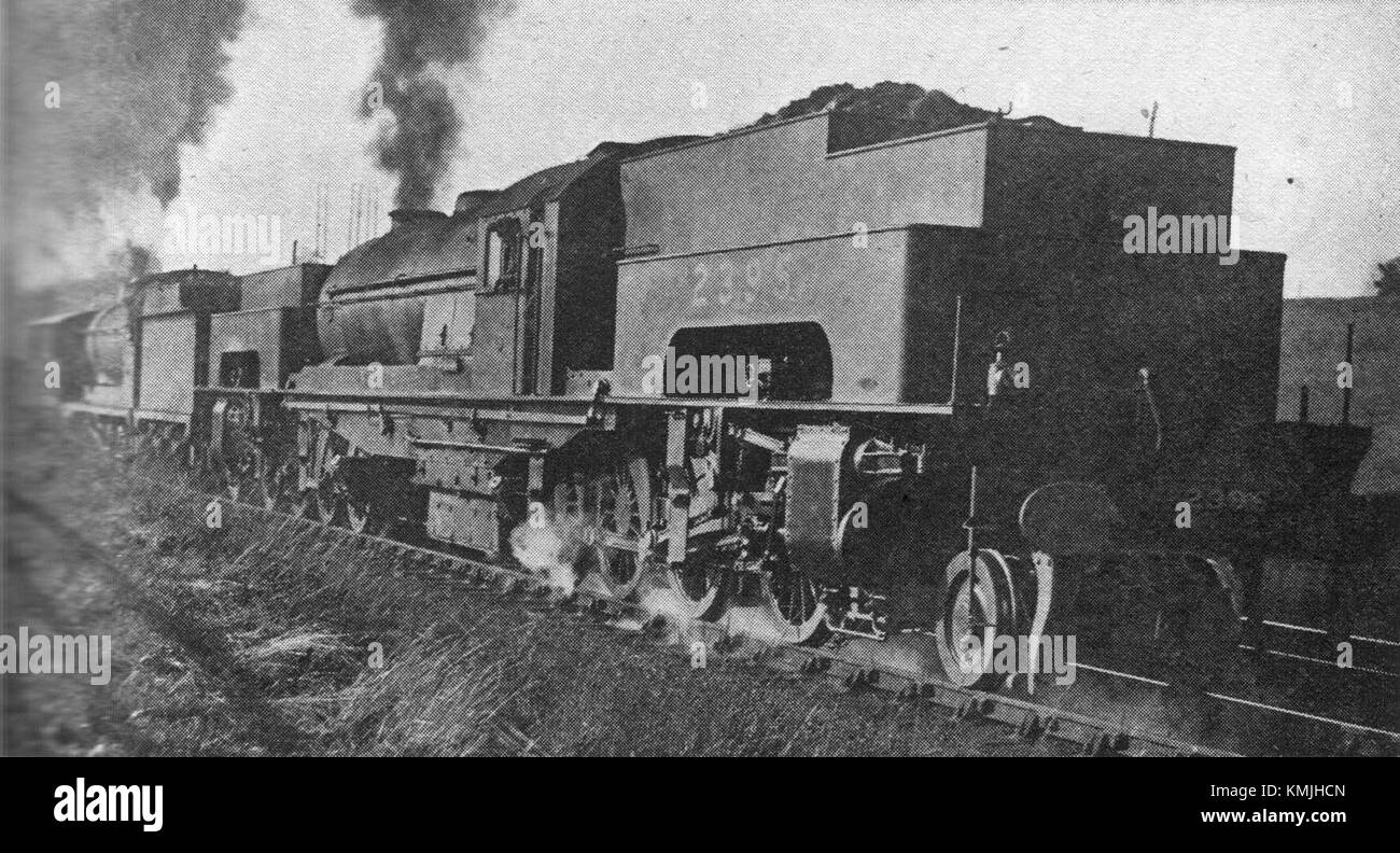 La LNER U1 classe Garratt 2395, presente nel "Wonder Book of Engineering Wonders" del 1931, è una notevole locomotiva a vapore. La locomotiva Garratt è nota per il suo design articolato unico, che la rende una delle più innovative imprese di ingegneria ferroviaria del suo tempo. Foto Stock