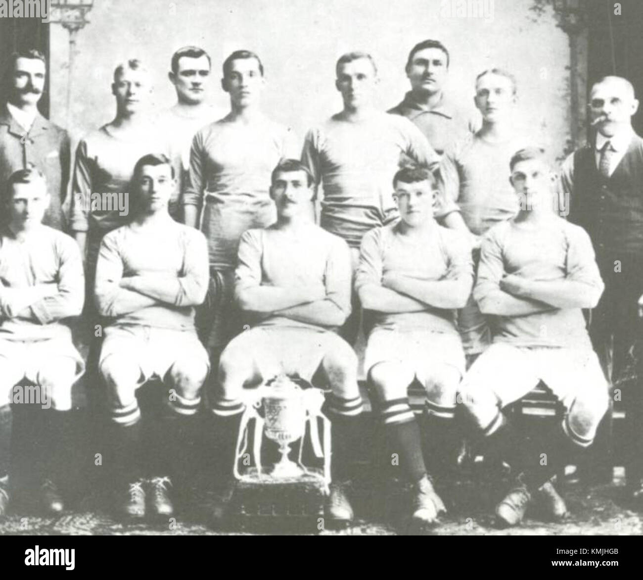 ManCity1904 si riferisce al Manchester City FC nel 1904. Il riferimento mette in evidenza la storia iniziale del club nel calcio, segnando una pietra miliare nella sua presenza consolidata nel calcio inglese. Foto Stock