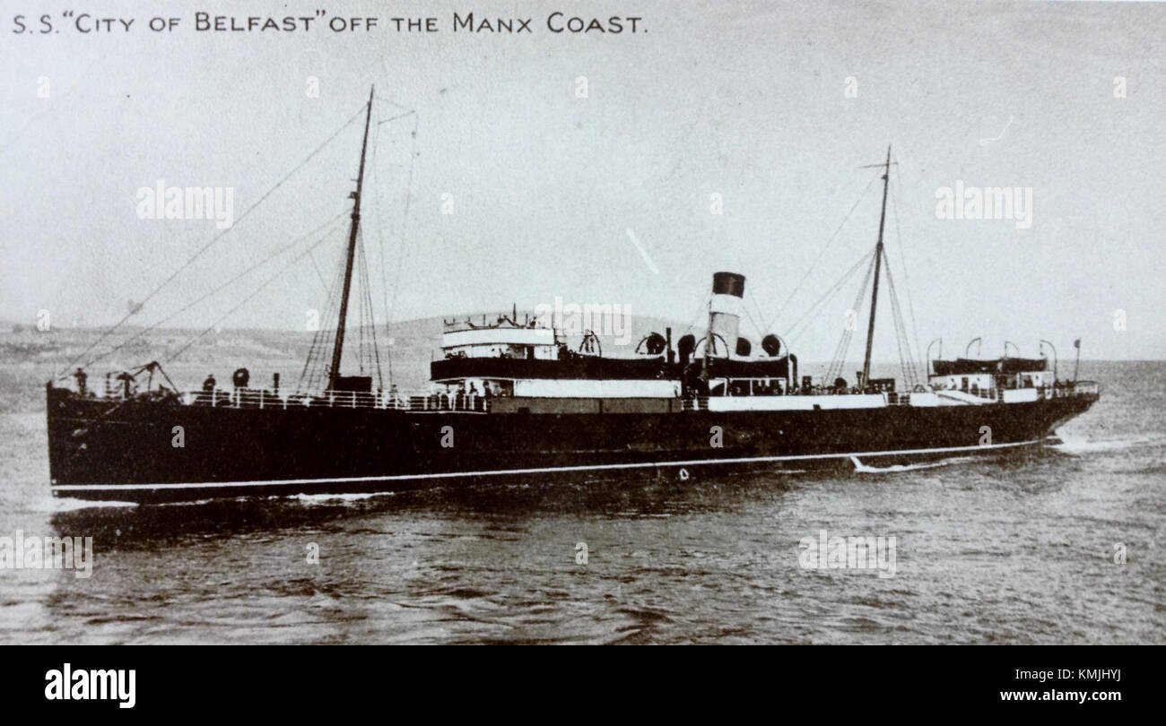 La SS City of Belfast, una nave passeggeri, sta arrivando a Douglas sull'Isola di Man. La nave era nota per il suo servizio all'inizio del XX secolo, in particolare nei viaggi marittimi tra il Regno Unito e l'Isola di Man. Foto Stock