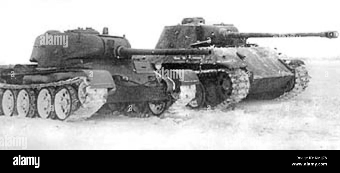 Il T-44-85 è un carro armato medio sovietico, e Pather si riferisce al carro armato tedesco Panther. Entrambi sono carri armati chiave usati nella seconda guerra mondiale, con un impatto significativo sulla guerra dei carri armati durante il conflitto. Foto Stock