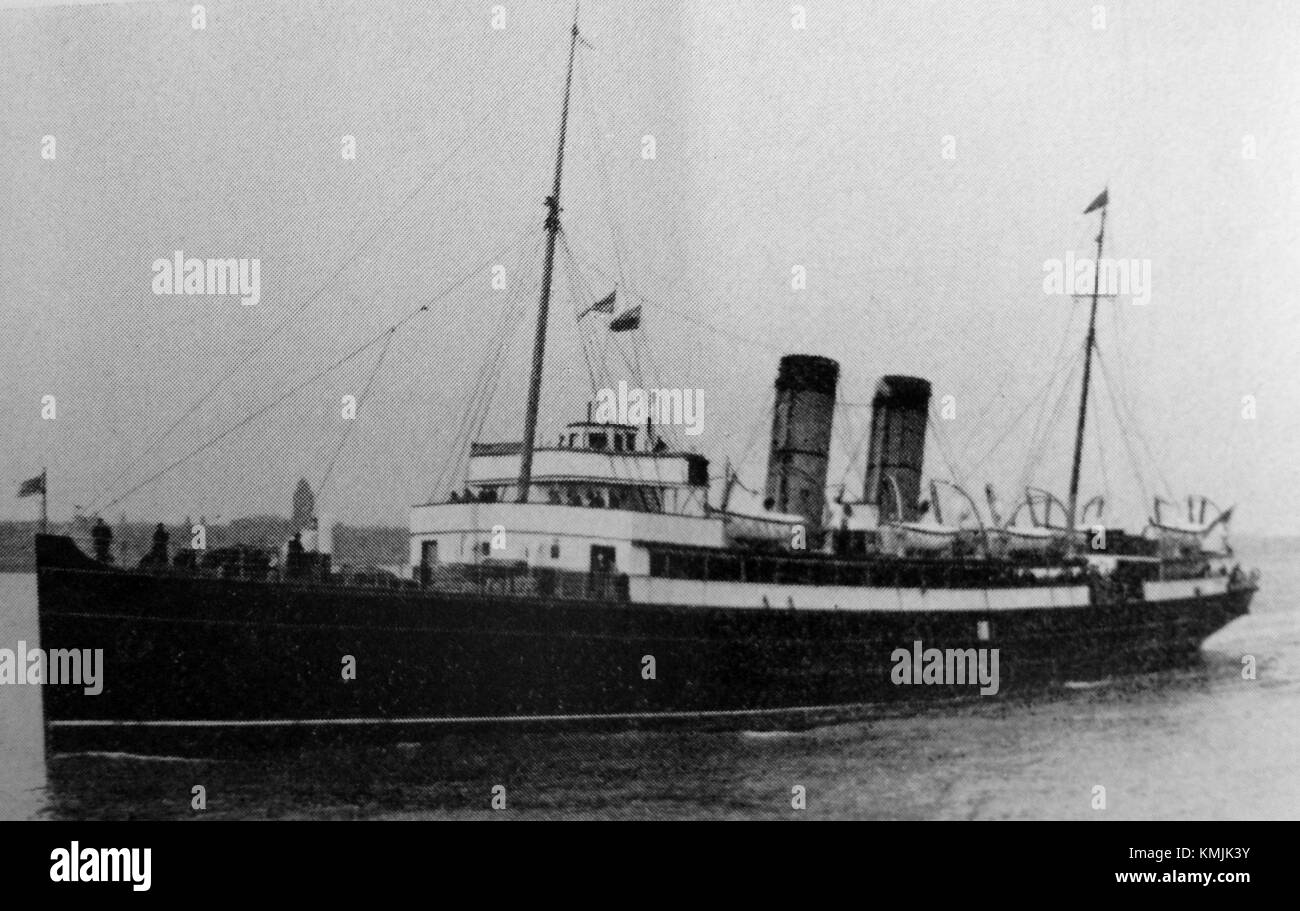 La SS Victoria, una storica nave a vapore, è raffigurata navigando lungo il fiume Mersey. Questa nave era nota per il suo ruolo nel trasporto marittimo e nel commercio. Foto Stock