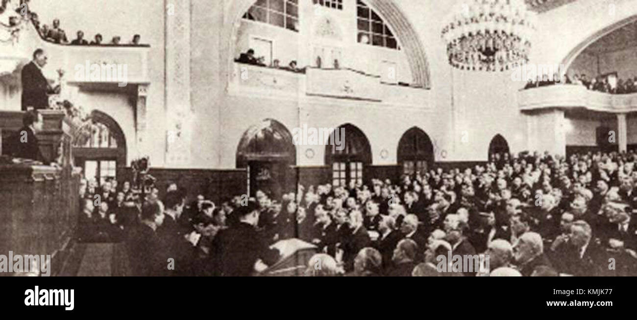Il Congresso del Partito del 1935 di Atatürk fu un momento cruciale nella storia della Turchia, segnando significativi sviluppi politici e il rafforzamento delle politiche nazionali sotto la sua guida. Foto Stock