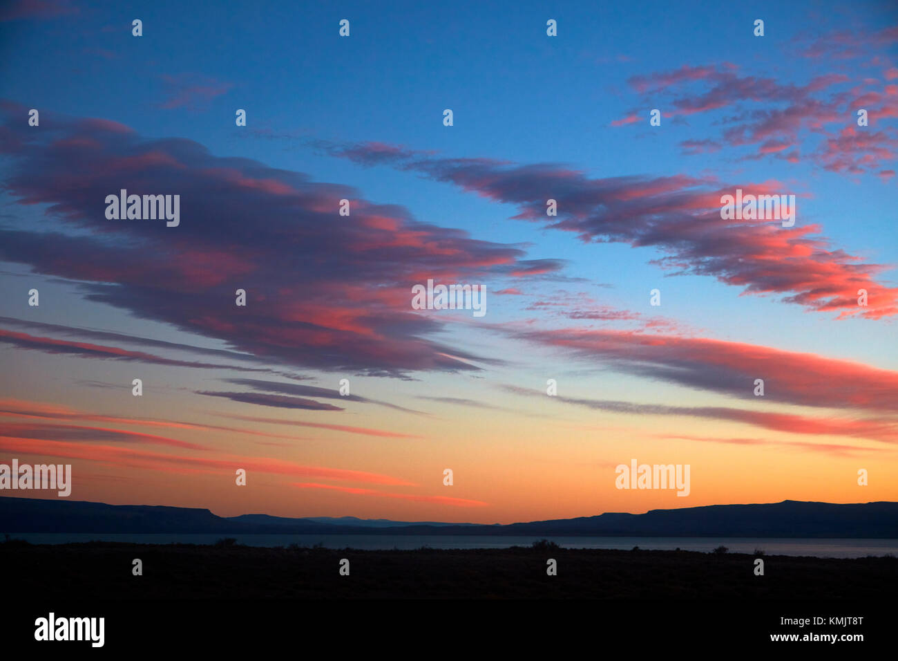 Alba sul lago argentino, Patagonia, Argentina, Sud America Foto Stock