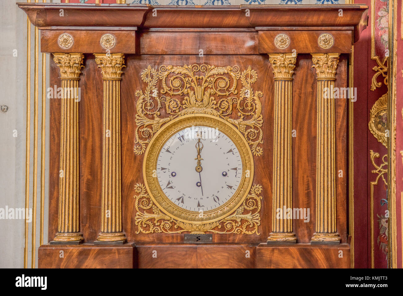 Orologio in uno del Topkapı Palace camere. Comporre mostra numeri arabi. Foto Stock