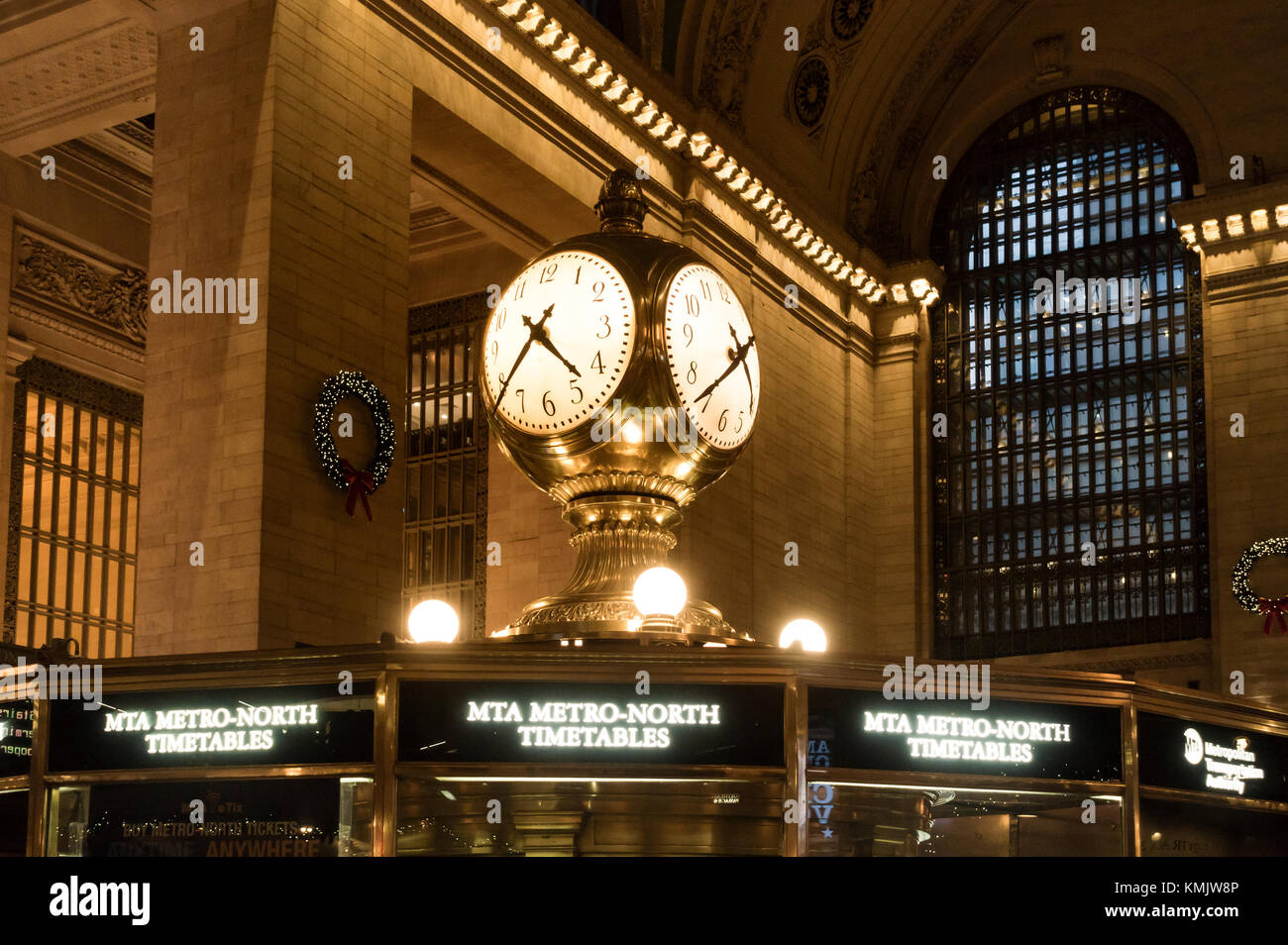 Il clock oltre allo stand informazioni in Grand Central Station, New York City Foto Stock