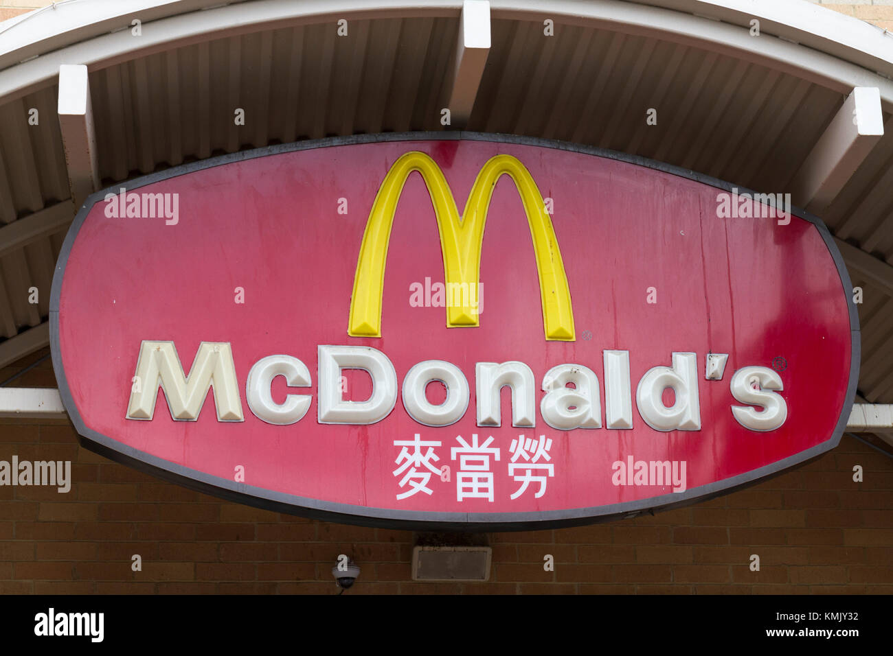 Un segno di McDonalds con logo in Chinatown, Washington DC, Stati Uniti. Foto Stock
