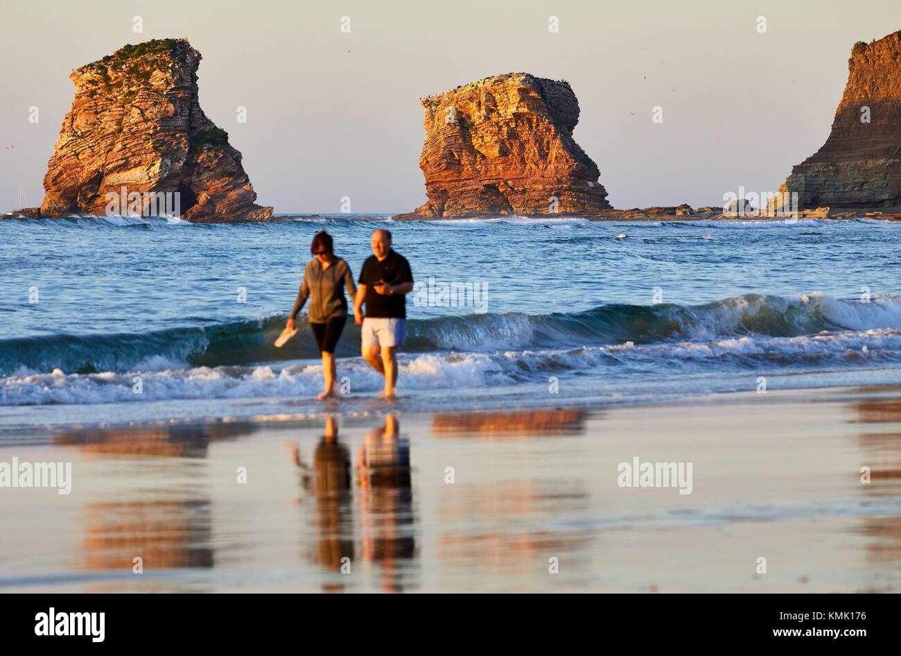 Il Twin Rock, Spiaggia, Hendaye, Aquitaine, Pirenei Atlantiques, Francia Foto Stock