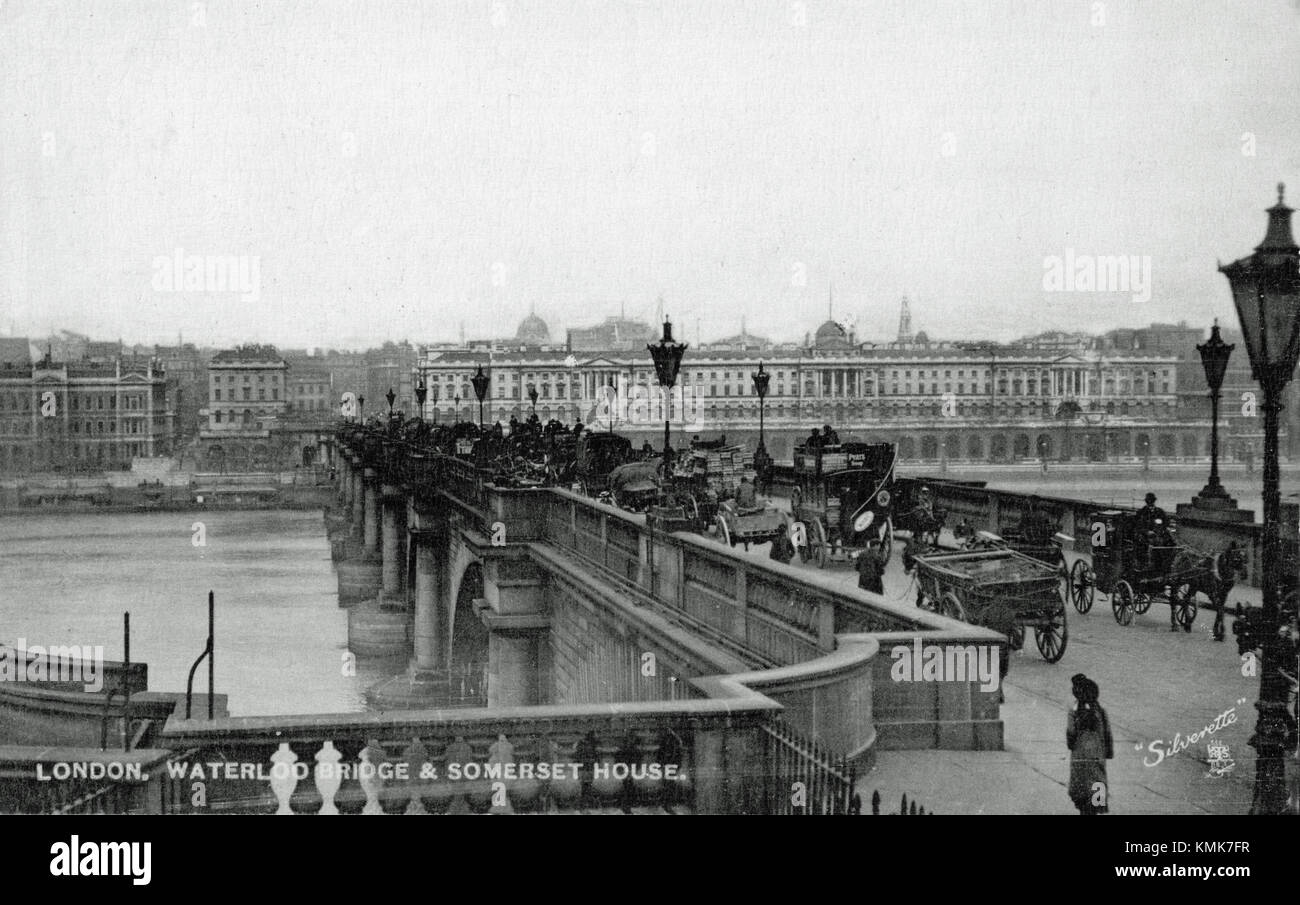 Waterloo Bridge, situato a Londra, è una struttura notevole nota per la sua importanza storica. Collega la città di Westminster con la South Bank ed è stato un punto di riferimento iconico nella storia architettonica e culturale di Londonâ. Foto Stock