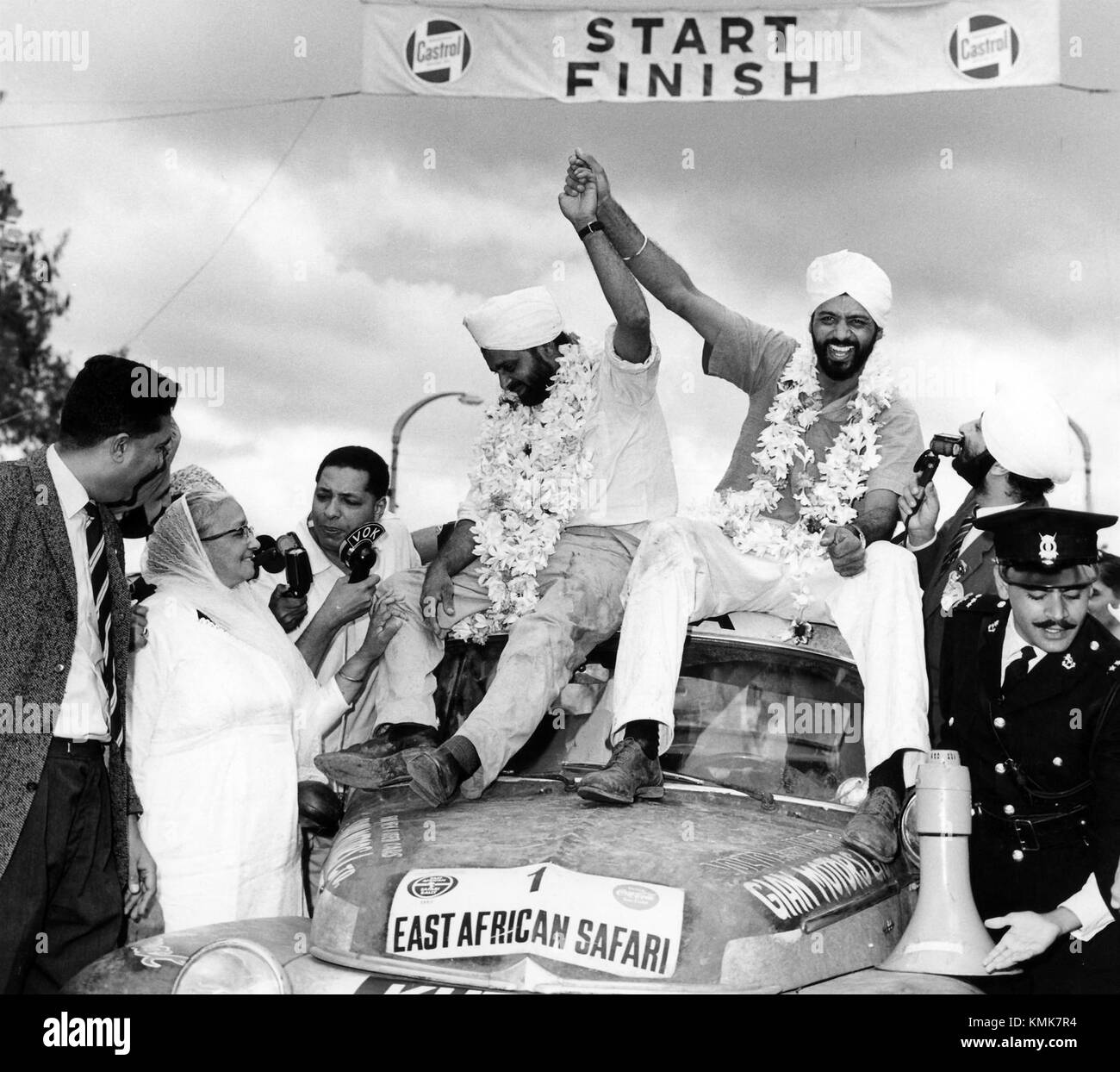 I fratelli Singh hanno partecipato al Safari Rally 1965 guidando una Volvo PV 544. Questo evento è stato uno dei più impegnativi e prestigiosi eventi motoristici, mettendo in mostra resistenza e abilità nelle gare di rally. Foto Stock