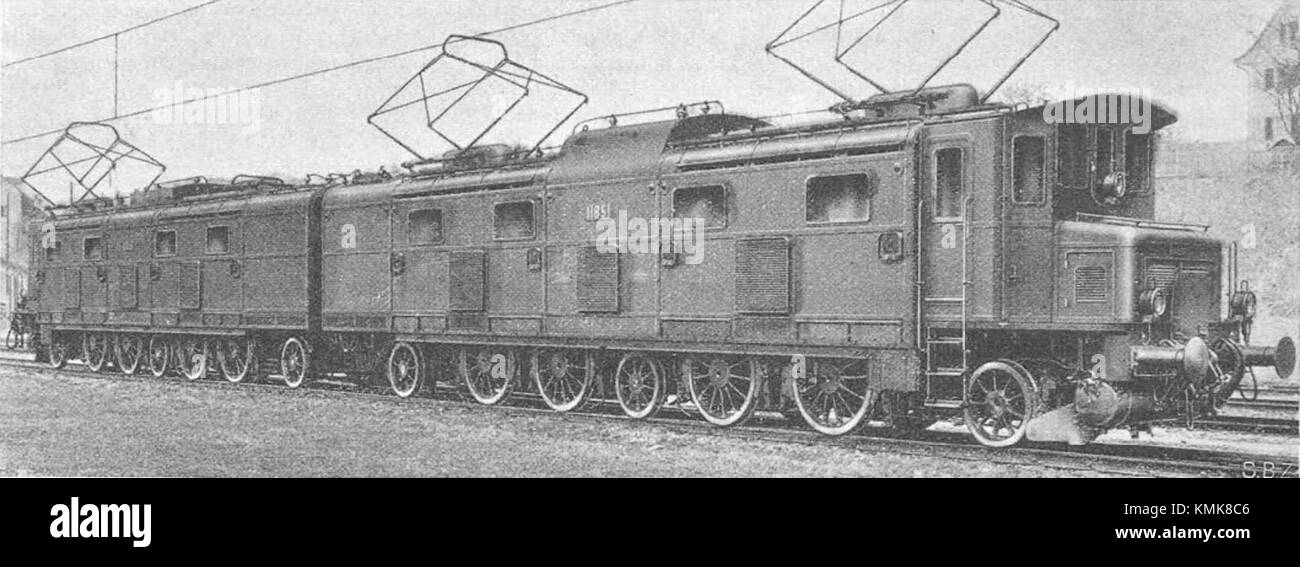 La FFS Ae 8/14 è un tipo di locomotiva elettrica utilizzata dalle Ferrovie federali Svizzere (FFS). È noto per il suo design unico e l'importanza storica nel trasporto ferroviario svizzero. Foto Stock