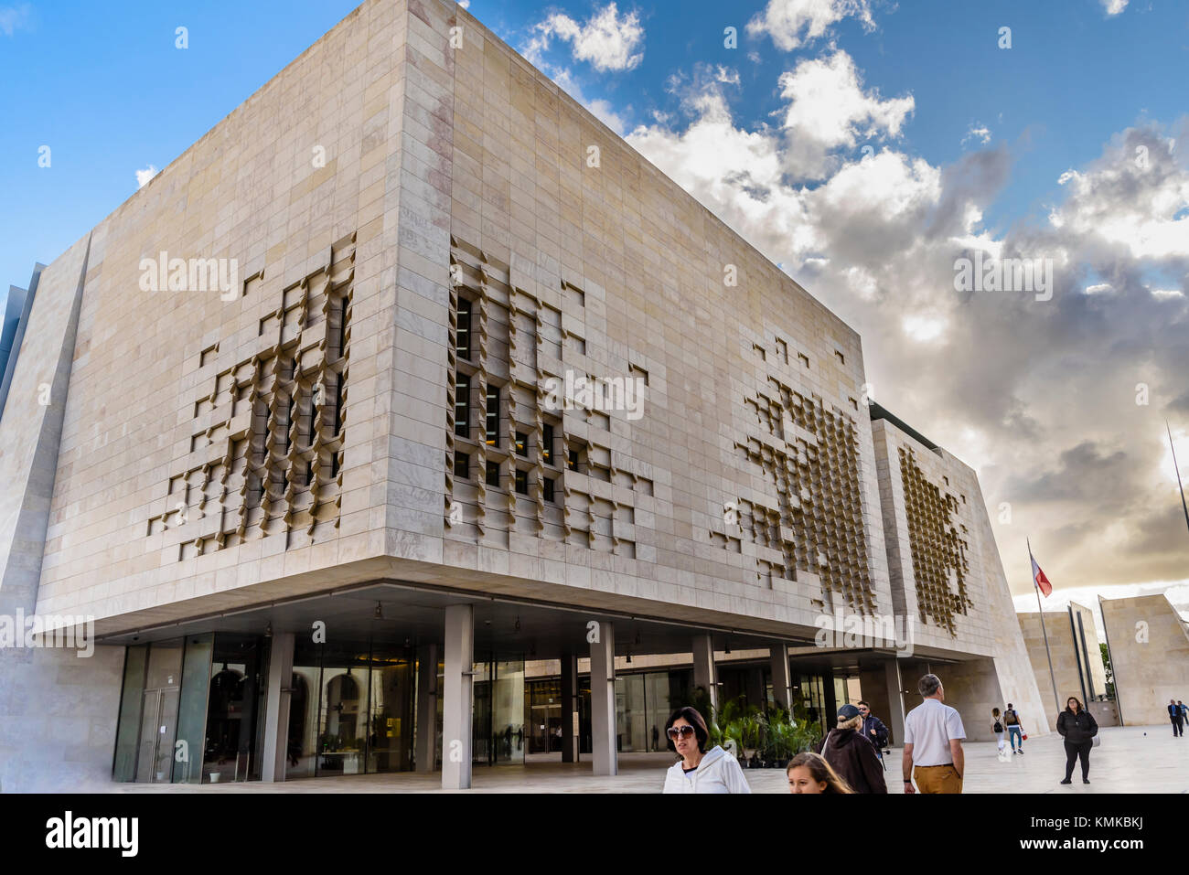 La Casa del Parlamento, La Valletta, Malta, costruito nel 2011 in mezzo alle polemiche che non è in armonia con l'architettura circostante. Foto Stock