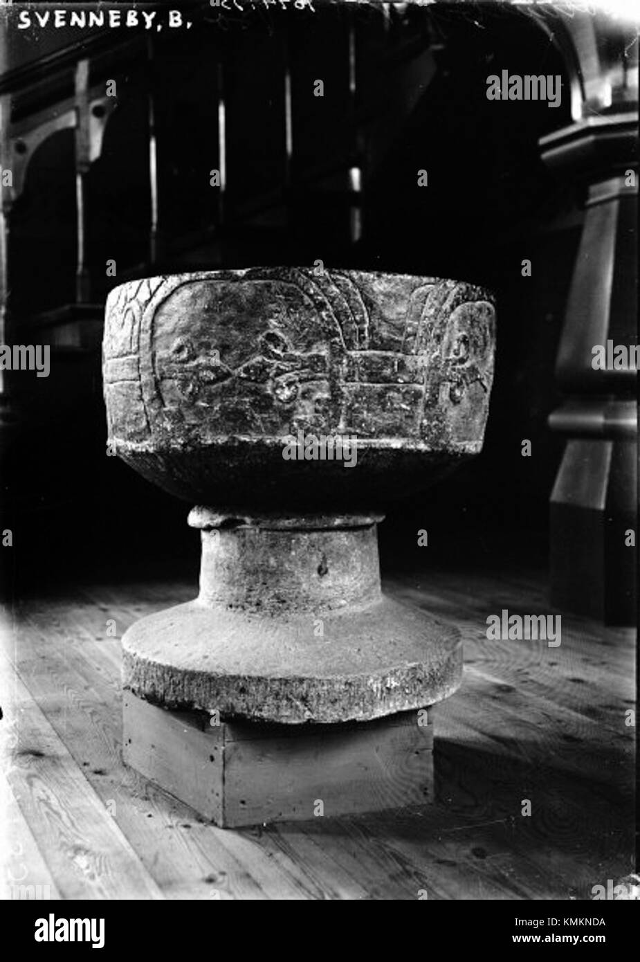 Chiesa Vecchia di Svenneby, situata in Svezia, documentata nel database del National Heritage Board svedese con ID 16000200010750, che riflette il suo significato storico e architettonico. Foto Stock