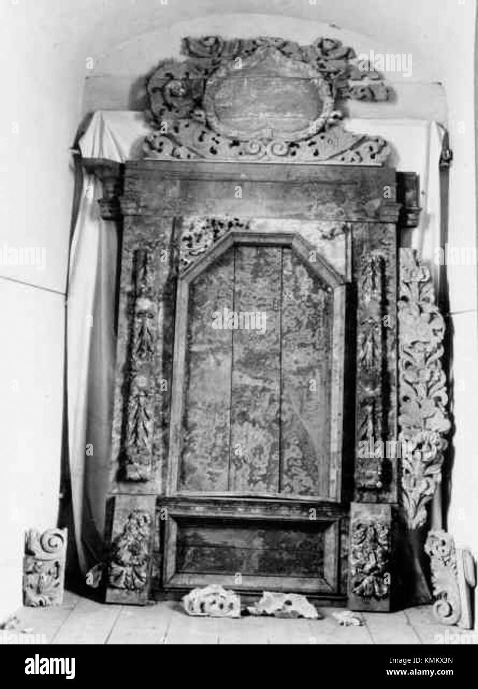 La chiesa di Traryd, situata in Svezia, è un notevole esempio di architettura ecclesiastica scandinava. La storia e il design della chiesa riflettono le tradizioni culturali e religiose svedesi. Foto Stock