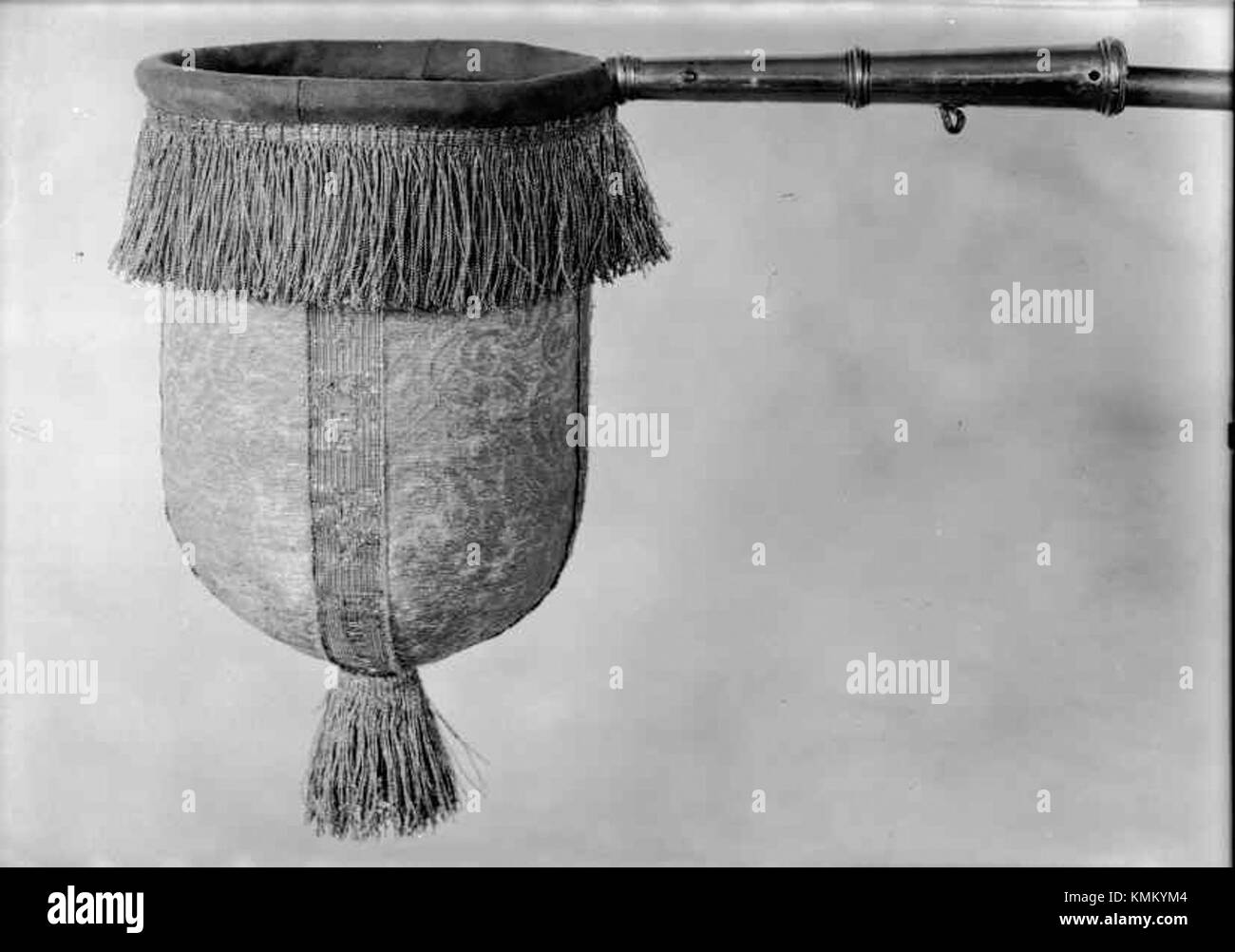 La chiesa di Tveta, situata in Svezia, è un notevole esempio di architettura ecclesiastica scandinava. Ha un valore culturale e storico, che riflette le pratiche religiose e gli stili architettonici del suo tempo. Foto Stock