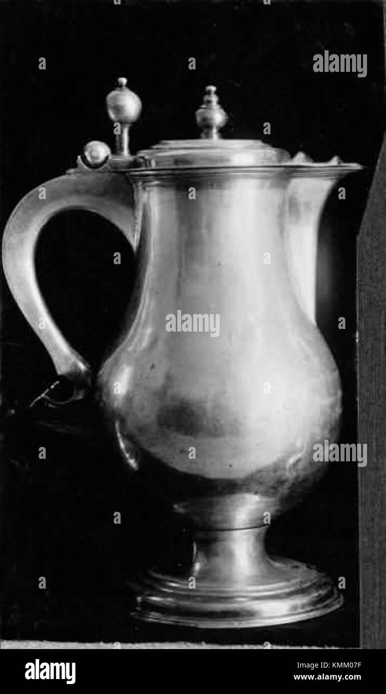 Torps Church, situata in Svezia, è un notevole esempio di architettura medievale scandinava. La sua struttura e la sua storia sono significative per il patrimonio culturale e religioso svedese. Foto Stock