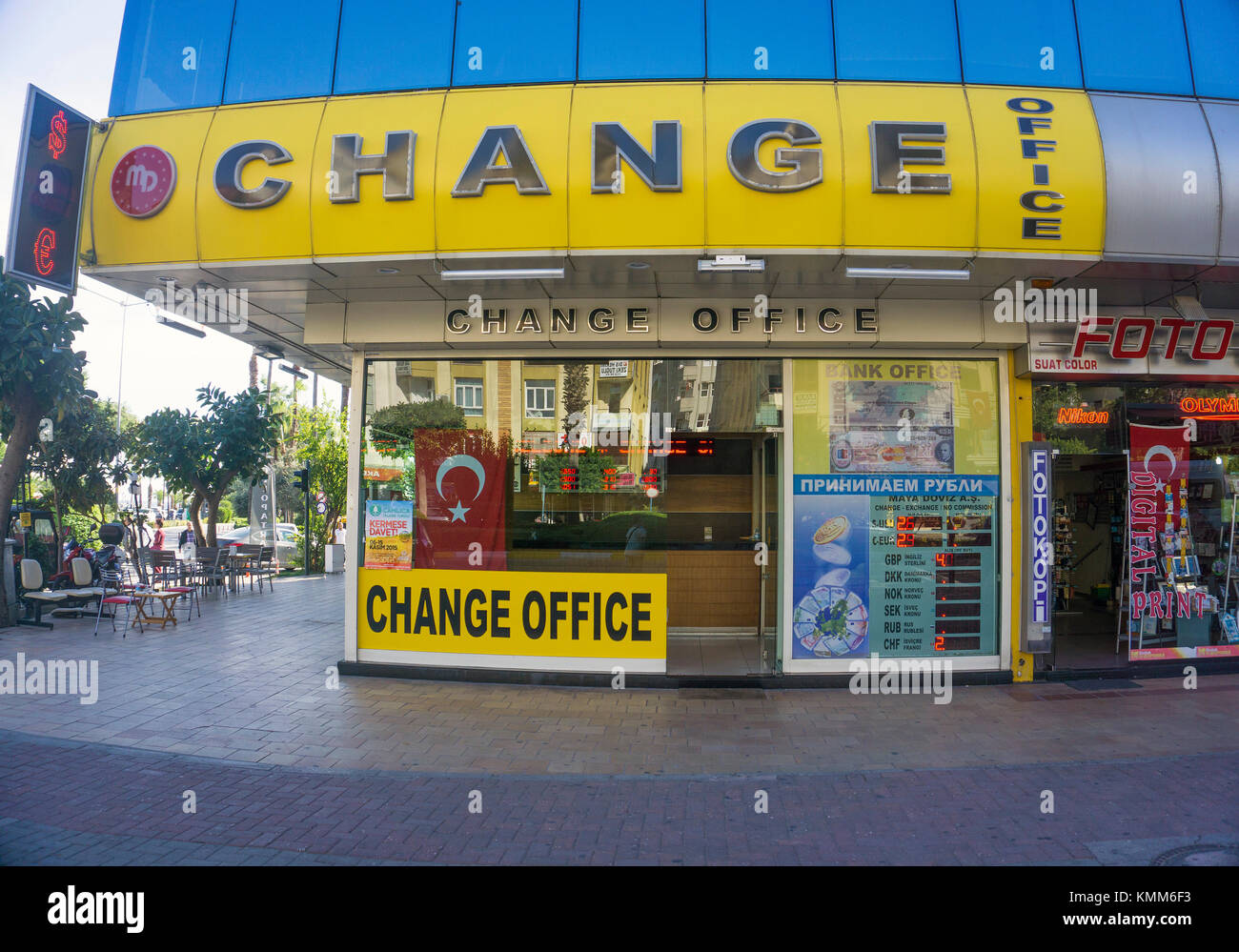 Ufficio cambio presso Ahmet Tokus Boulevard, centro di Alanya, riviera turca, Turchia Foto Stock