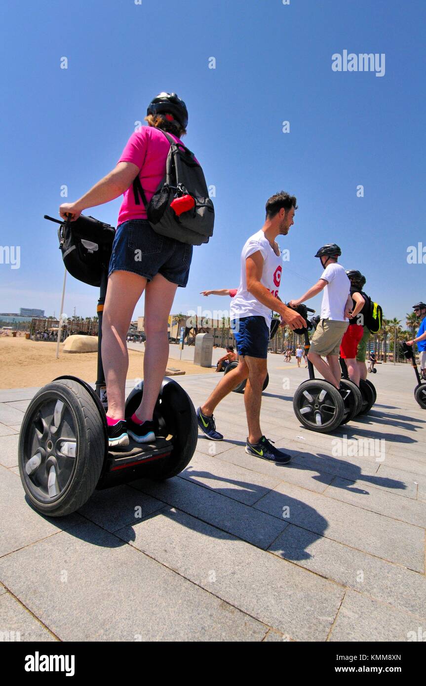 Il Segway a due ruote del veicolo elettrico, inventato da Dean Kamen e  introdotto l'anno 2001. Barcellona. La Catalogna. Spagna Foto stock - Alamy
