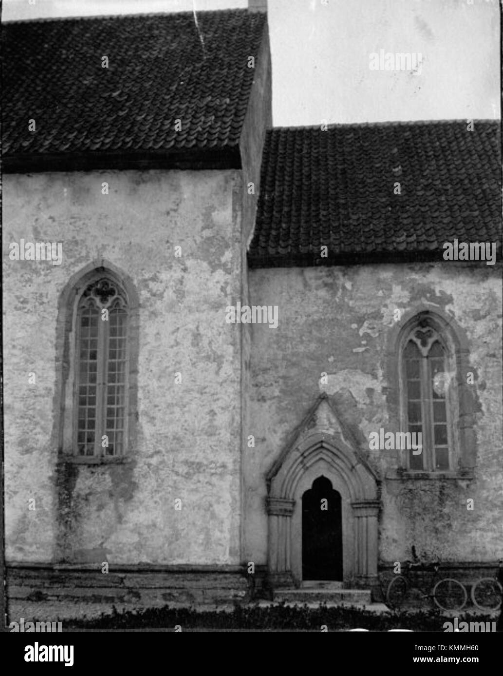 La chiesa di Tofta in Svezia è un edificio religioso storicamente significativo, che riflette la tradizionale architettura della chiesa scandinava e funge da luogo di culto per la comunità locale. Foto Stock