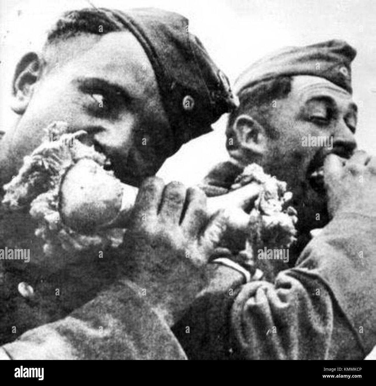 Il titolo si riferisce ai prigionieri di guerra tedeschi (prigionieri di guerra) in Russia, probabilmente discutendo le loro esperienze, condizioni e il contesto storico durante o dopo la seconda guerra mondiale, concentrandosi sul personale militare tedesco tenuto prigioniero in territorio sovietico. Foto Stock