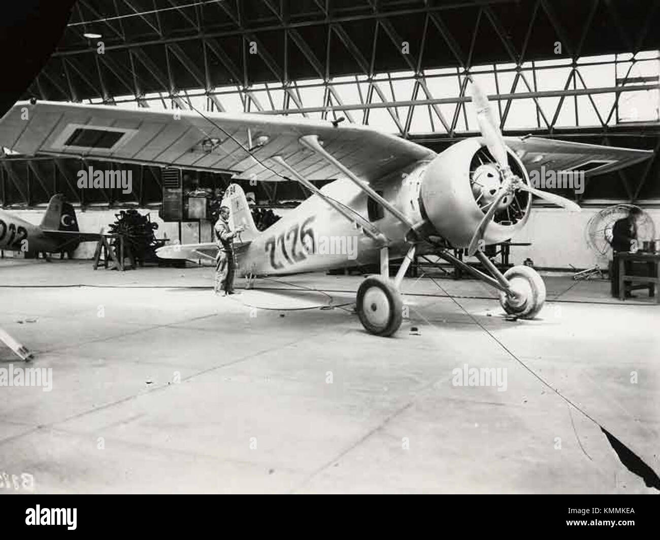 La Kayseri Aircraft Factory in Turchia, identificata con il numero di registrazione 21264, svolge un ruolo significativo nella storia dell'aviazione, contribuendo alla produzione di aeromobili e alle esigenze dell'aviazione militare. Foto Stock