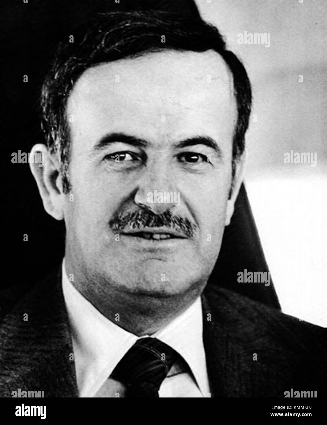 Ritratto di Hafez al-Assad, l'ex presidente della Siria che governò dal 1971 fino alla sua morte nel 2000, noto per il suo ruolo nella politica siriana e nel Medio Oriente. Foto Stock