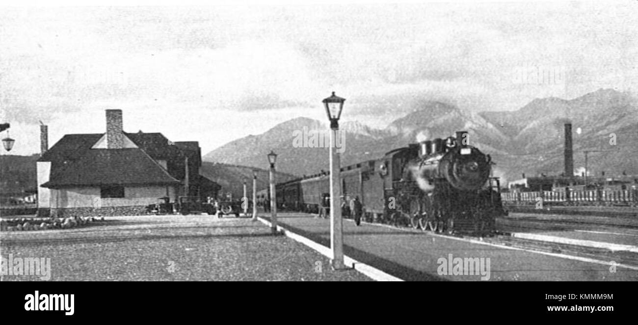 Transcontinental Limited al Jasper Summit, Canadian Rockies (CJ Allen, Steel Highway, 1928) Foto Stock