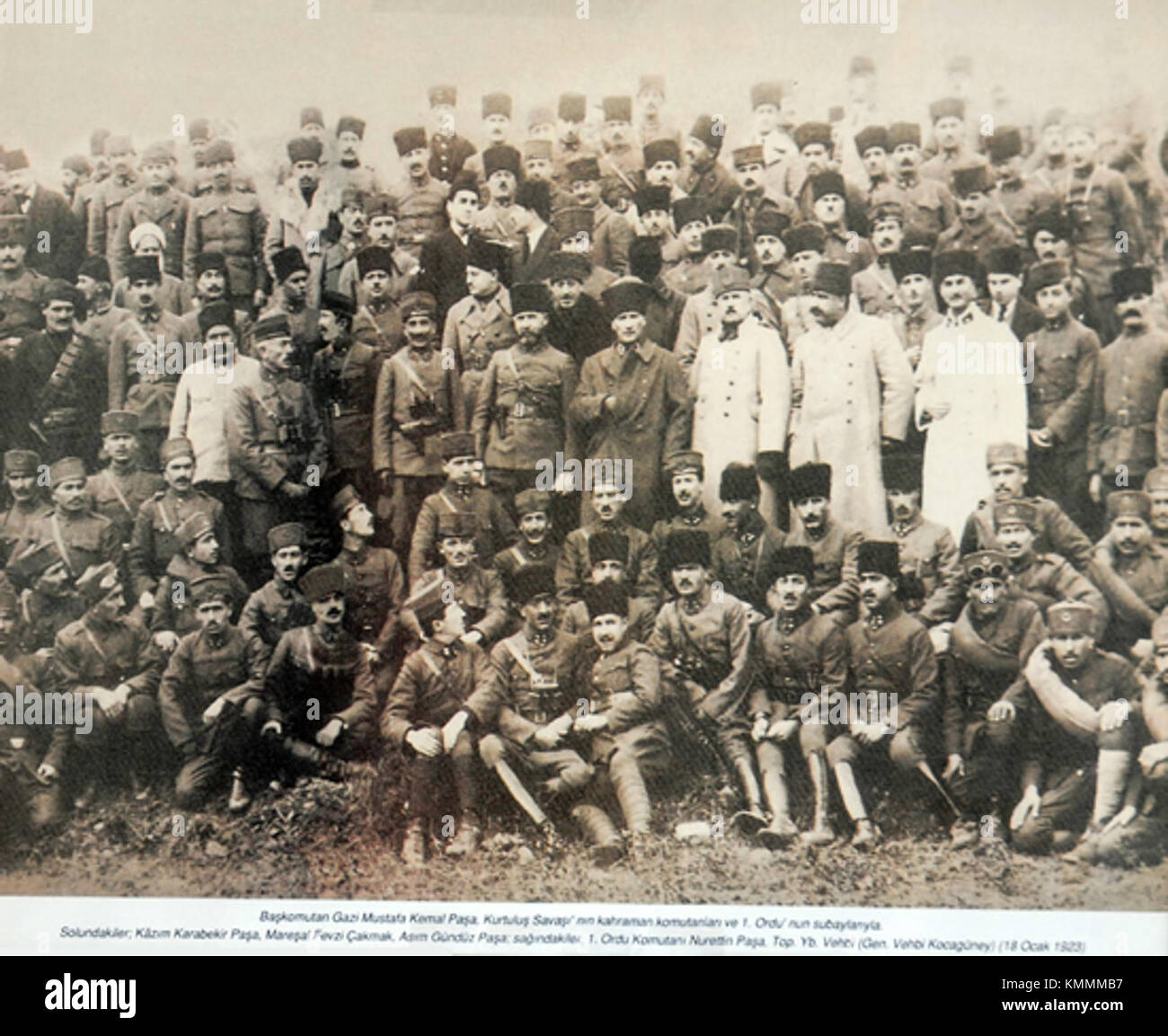 Una fotografia storica che cattura la prima Armata turca il 18 gennaio 1923. Questa immagine rappresenta un momento chiave nella storia militare della Turchia durante il periodo post-prima guerra mondiale. Foto Stock