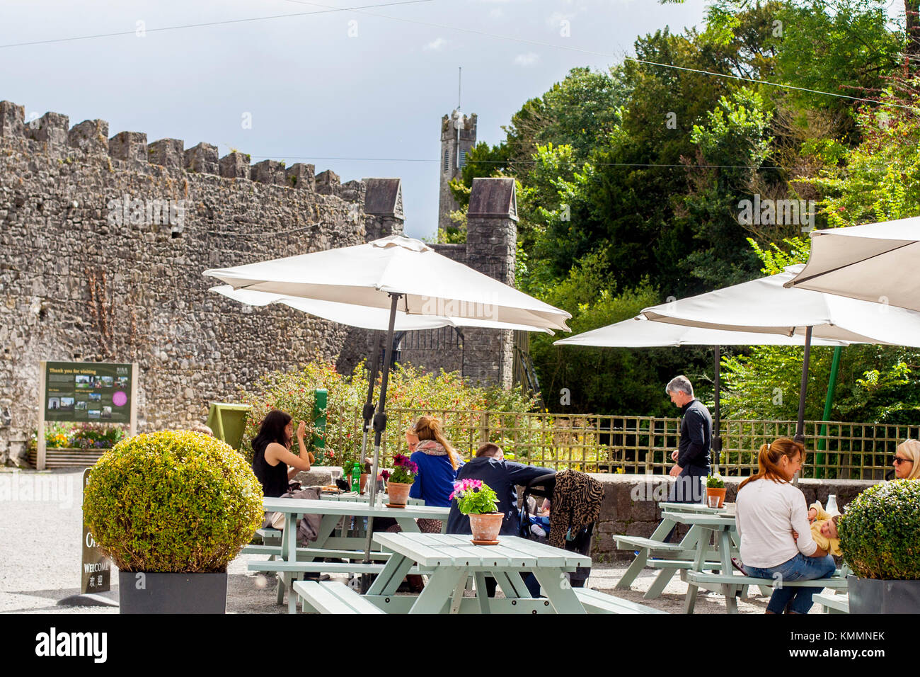 Area picnic nel parco del Castello di Birr Castle, Offaly Irlanda Foto Stock