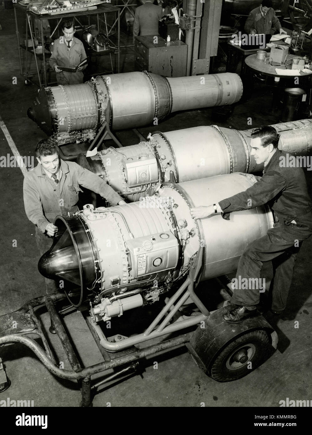 Il caricamento dei motori degli aerei Orpheus B.O.3 Bristol Siddeley, UK 1940s Foto Stock