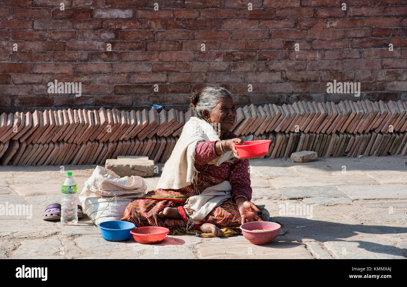 Un mendicante in Durbar Square, Kathmandu, Nepal Foto Stock