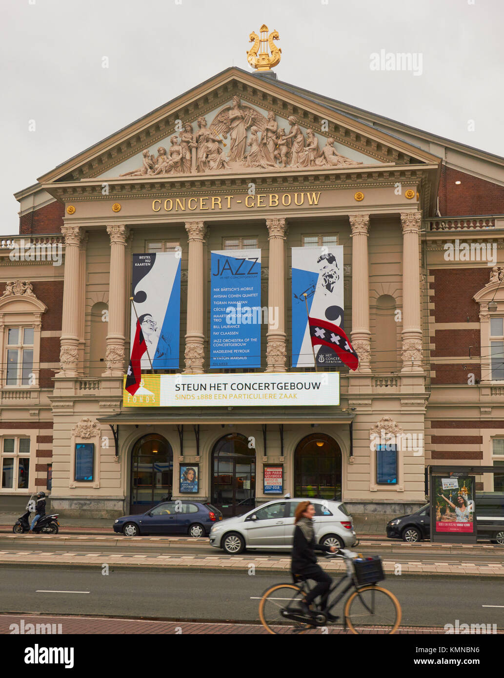 Royal neoclassico Concert-Gebouw (concert hall) da Adolf Leonard van Gendt (1888), Museumplein (Museum Square), Amsterdam, Olanda. Foto Stock