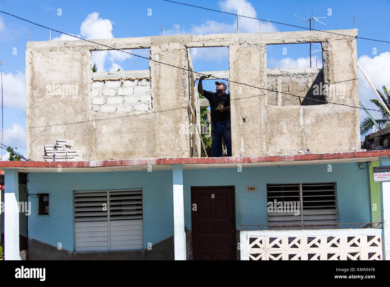 Mason la costruzione di una casa a Cienfuegos, Cuba Foto Stock