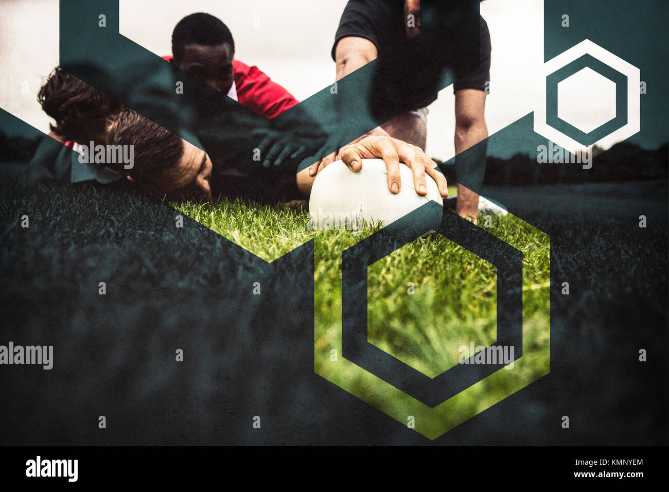 Giocatori di Rugby affrontare durante il gioco presso il parco Foto Stock