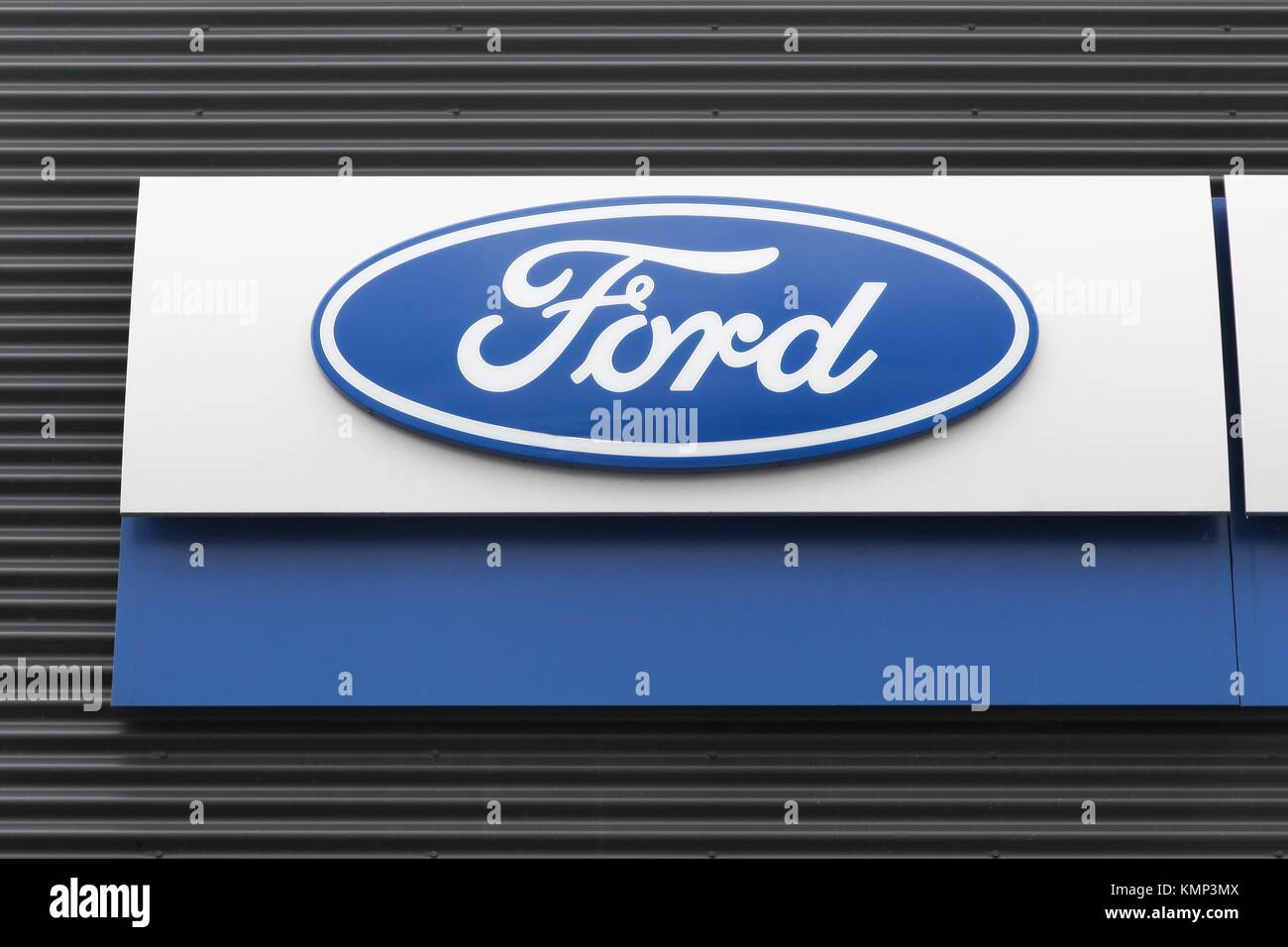 Skanderborg, Danimarca - 21 Ottobre 2017: Ford logo su una parete. Ford è una multinazionale americana automobilistico con sede a Dearborn, Michigan, Stati Uniti d'America Foto Stock