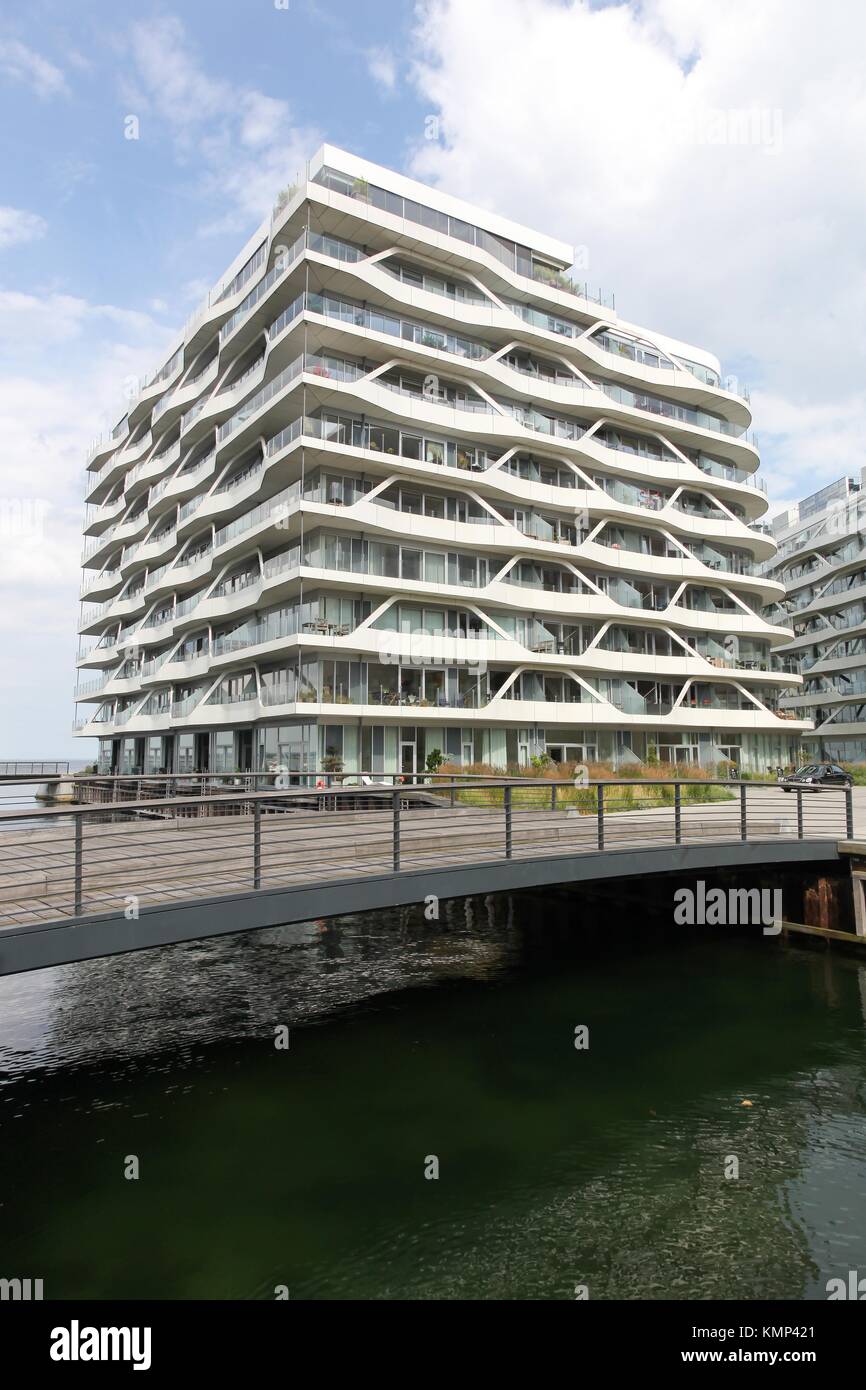 Aarhus, Danimarca - 15 Luglio 2017: Docklands edificio sulla isola di Aarhus e del porto. Il residence si trova nel cuore di Aarhus porto nuovo sviluppo anteriore Foto Stock