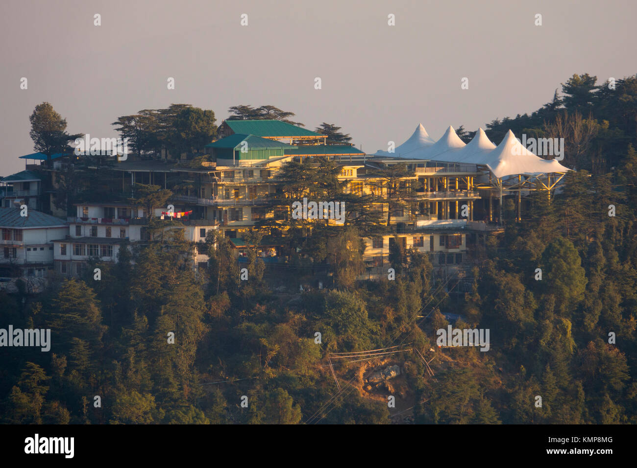 Dalai lama residence immagini e fotografie stock ad alta risoluzione - Alamy