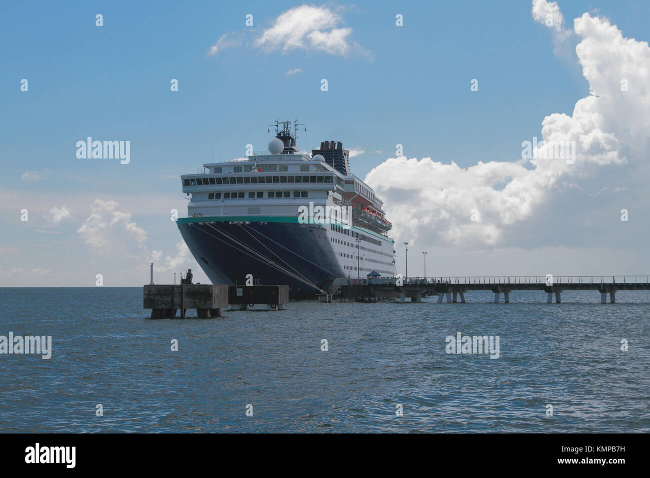 Nave da crociera ormeggiata al molo. Fort-de-France, Martinica Foto Stock