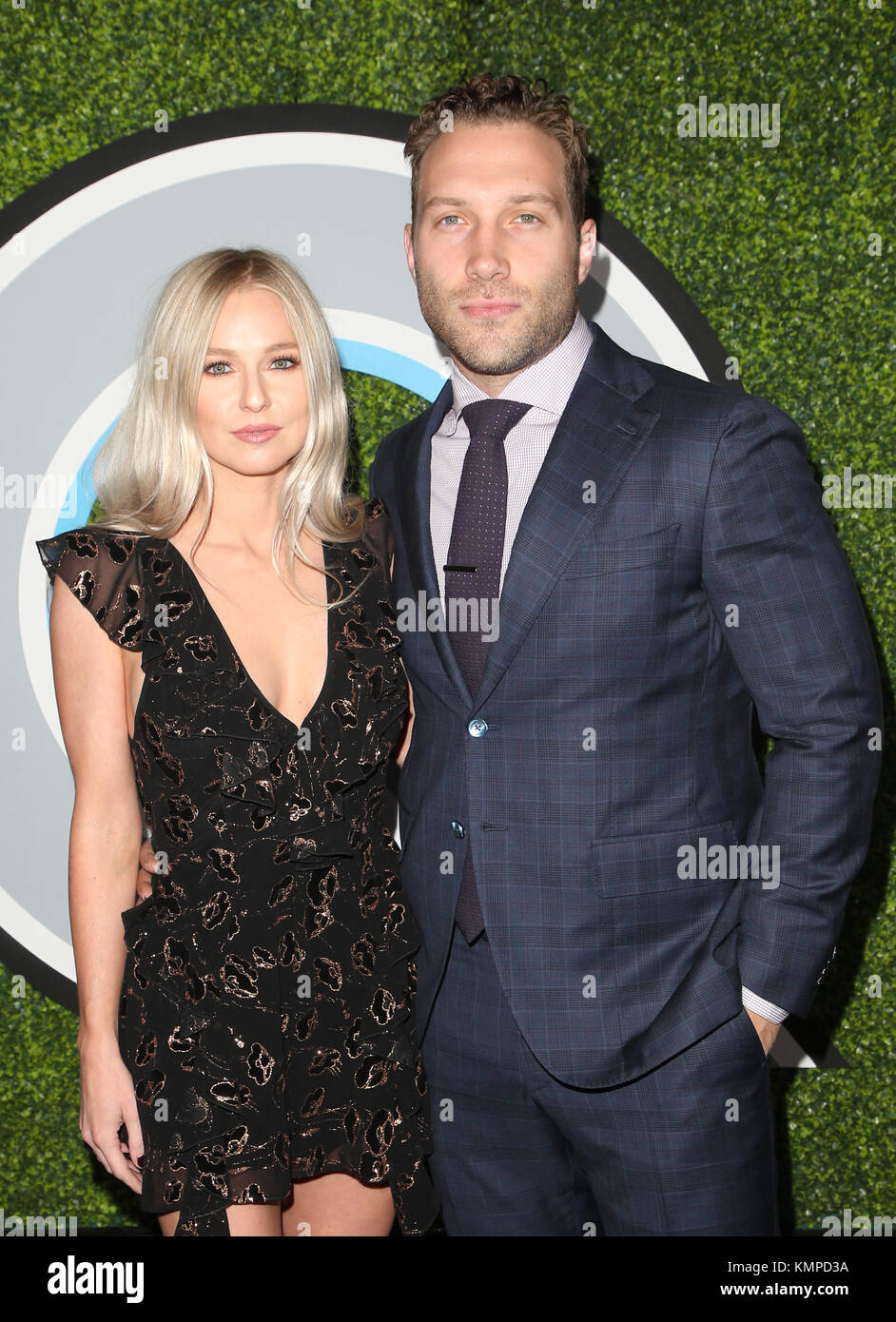 Los ANGELES, CA - 7 DICEMBRE: Jai Courtney, Mecki Dent, at 2017 GQ Men Of The Year Party at Chateau Marmont a Los Angeles, California, il 7 dicembre 2017. Credito: Faye Sadou/Mediapunch Foto Stock