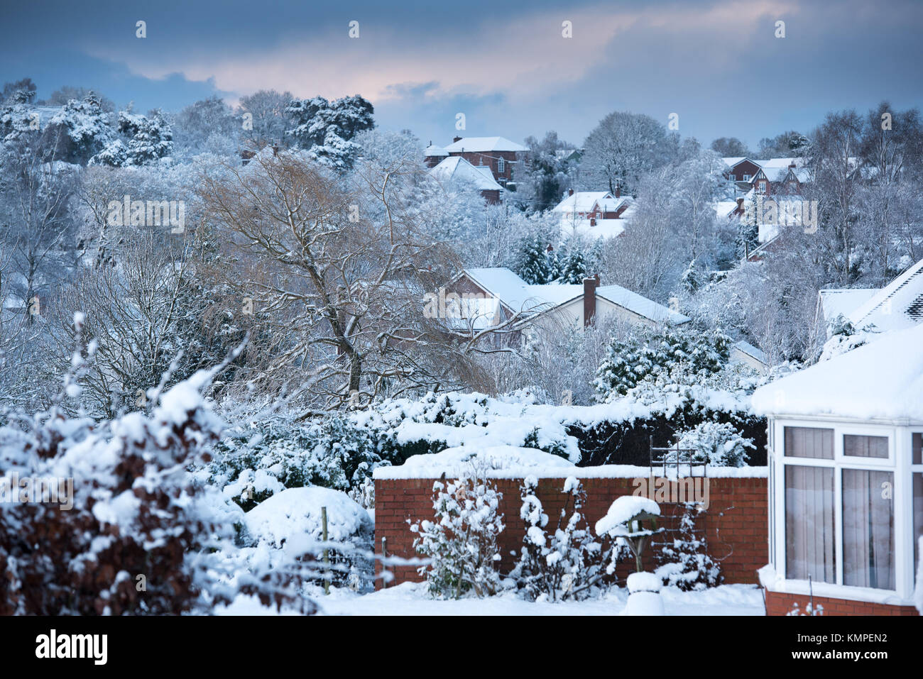 Shrewsbury, Shropshire. 8 Dicembre 2017. Tempo in Gran Bretagna: Neve a Harmer Hill, Shrewsbury, Shropshire. Credit: John Eveson/Alamy Live News Foto Stock