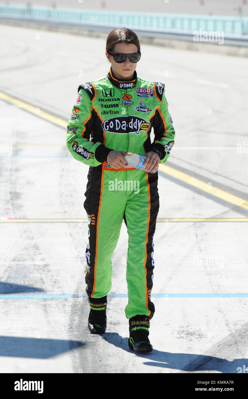 Homestead, FL - 01 OTTOBRE: Danica Patrick durante la pratica finale per i Caffè Indy Car Series do Brasil Indy 300 all'Homestead-Miami Speedway il 1 ottobre 2010 a Homestead, Florida. :credito: mpi04/MediaPunch Foto Stock