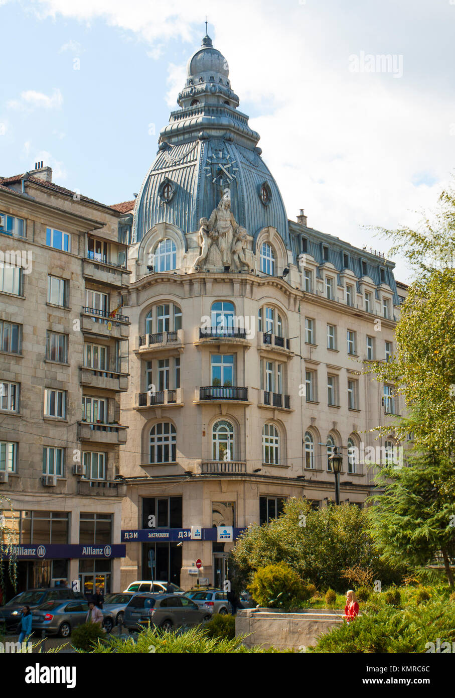 SOFIA, BULGARIA - Ottobre 08, 2017: costruzione di Stato società di assicurazioni, punto di riferimento di architettura in stile moderno, costruito nel 1926 anno. Foto Stock